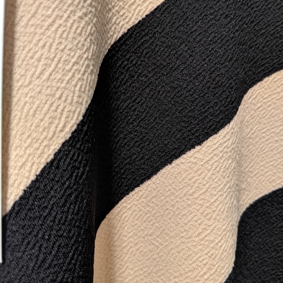 Lularoe Azure skirt black & tan sz m NWT - Picture 3 of 3